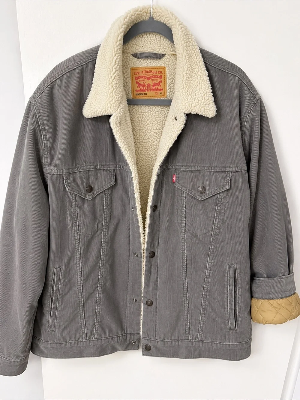 Levi’s Vintage Fit Sherpa Lined Gray Corduroy Trucker Jacket Men’s XL